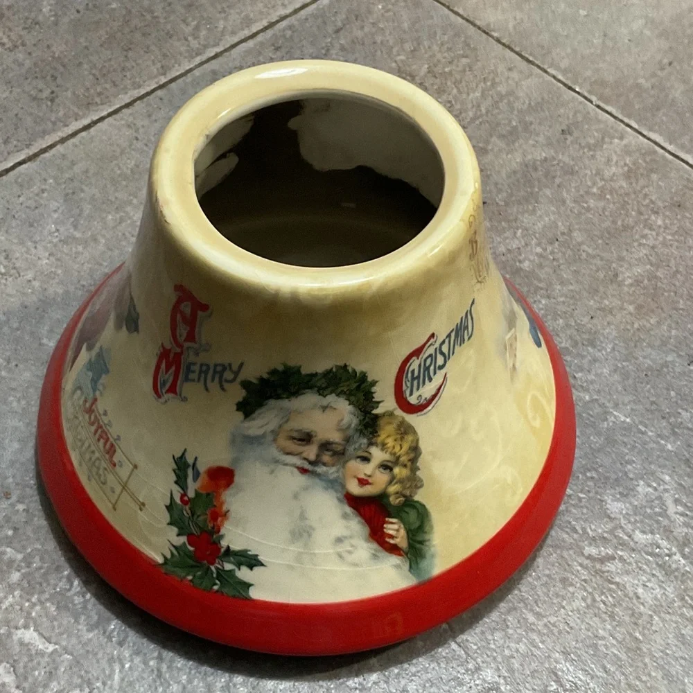 Yankee Candle Red and Cream Christmas Tree shade